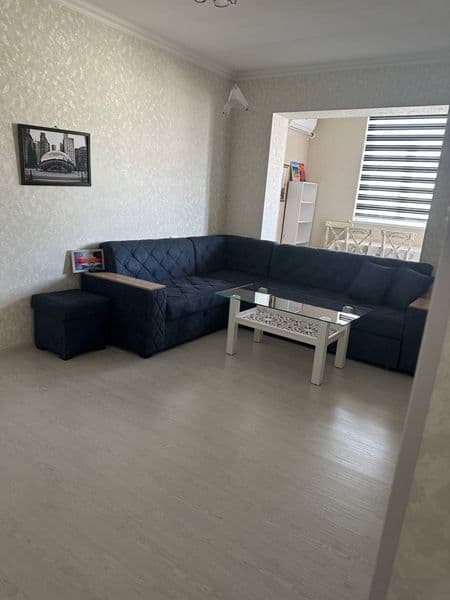 Отличное расположение дома - всё рядом - много магазинов, Це