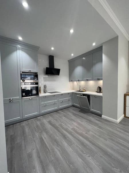 З комнаты <br />
В новостройке <br />
Заселенный комплекс <b