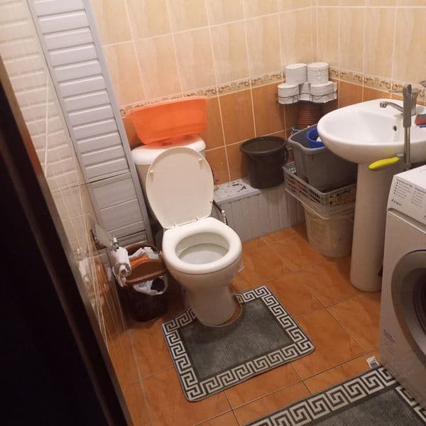 Xalqlar dostligi metrosi yonida oila bn turushga qizlar olin