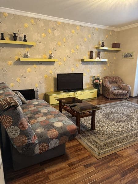 Аренда Квартиры-Айбек Метро <br />
<br />
3-комнатная 5-этаж