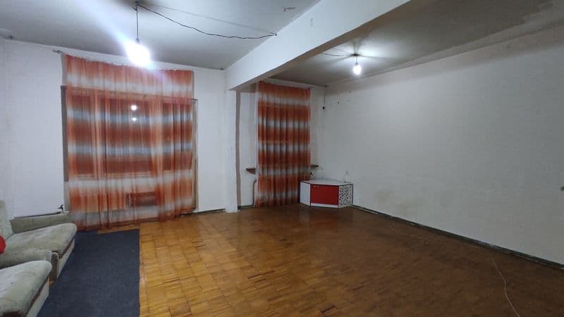 Юнусабад-14,, 3/5/5 имеется только холодильник и шкаф. Не да