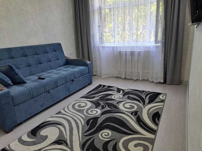 Чиланзар 5 квартал  рядом метро Новза 1-комнатная 3-этаж 4-э