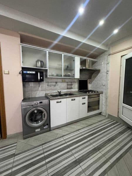 Сдается 2 комнатная квартира 55 кв.м. <br />
Укомплектована 