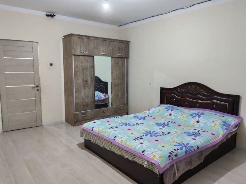 Yakkasaroy tumanida, Oybek metrosi yonida 2 xonali shinam va