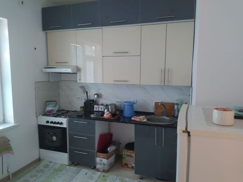 Яшнобод олмос махалла арендага квартира <br />
3 хонали. 350