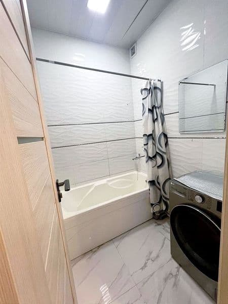 Manzil: Toshkentning qoq markazi, Oybek metrosi yonida.<br /