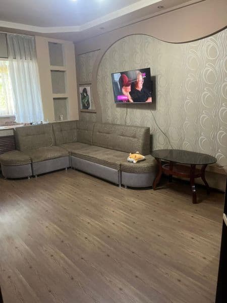 Сдам комнату на Юнусабад 15 одной женщине или девушке, сам т