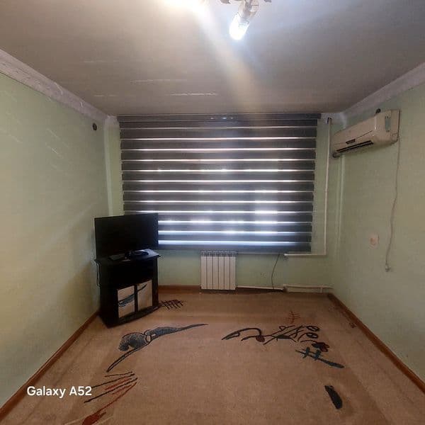 1 ком . За 300 $ . 2 - этаж<br />
Кирпич . Ремонт сред.<br / — фото 2