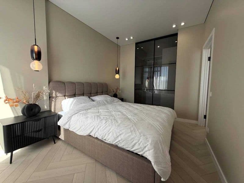 2 комнатную квартиру на 6 этаже,<br />
В квартире есть все н