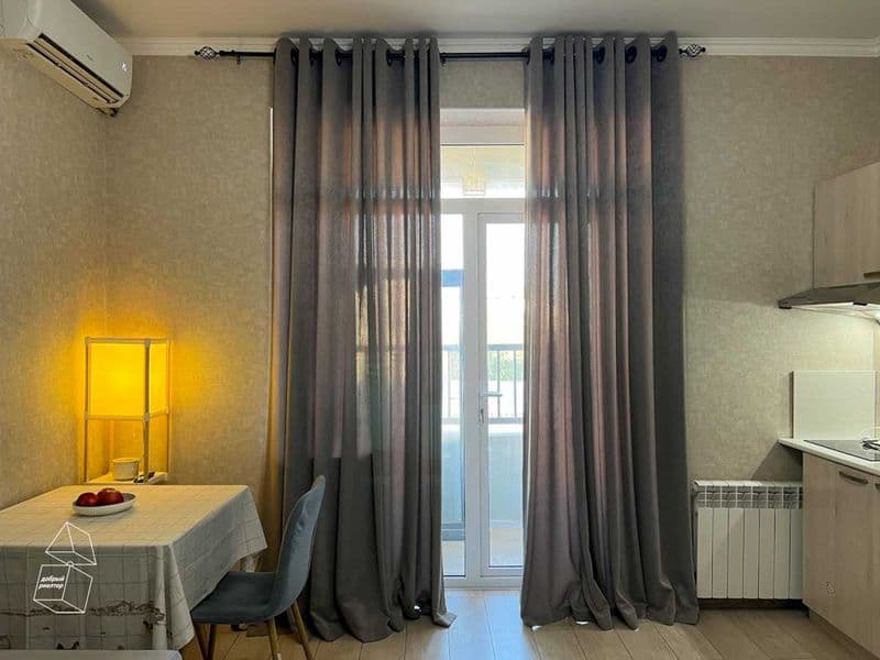 Компактная уютная студия с балконом и большооой ванной в сти — фото 3