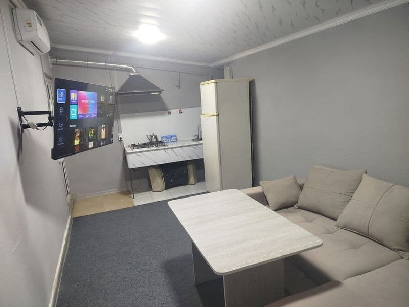 Задаётся своя двух комнатная квартира на участке.<br />
 Вхо