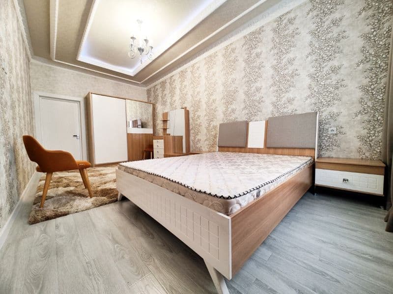 Отличное расположение дома - всё рядом - много магазинов, Це — фото 3
