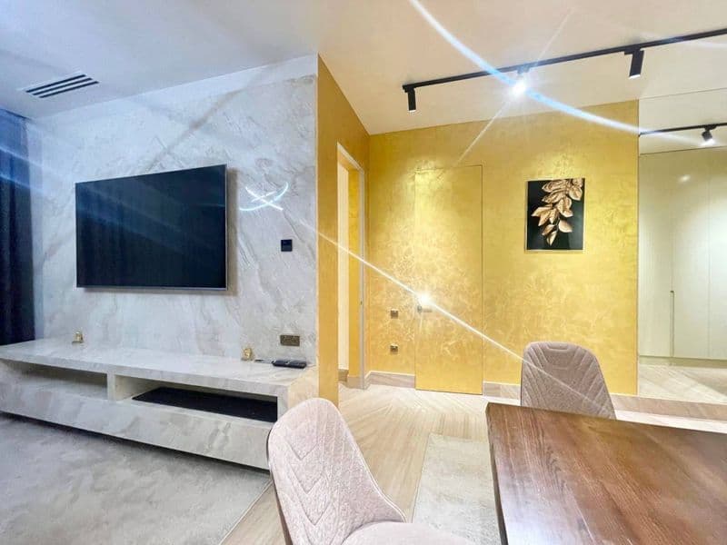 Отличное расположение дома - всё рядом - много магазинов, Це — фото 2