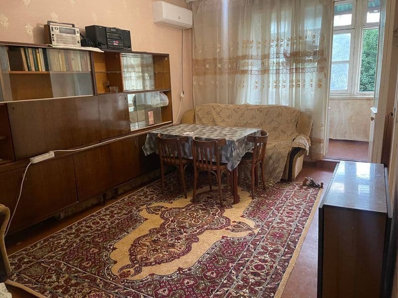 Sheriklikka faqat qizlar bilan yashashga oqiydigan ishlaydig