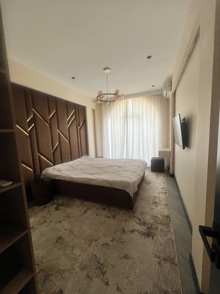 Отличное расположение дома - всё рядом - много магазинов, Це — фото 3