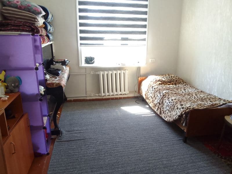 Ванна туалет алохида, хамма шароитлари бор, холодильник, кир