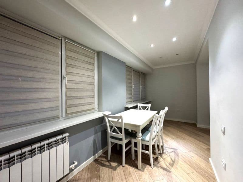 Отличное расположение дома - всё рядом - много магазинов, Це — фото 4