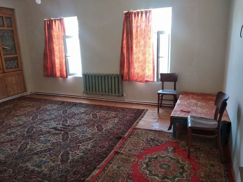 Угил болларни квартирага куямиз,<br />
ичмайдиган чакмайдига