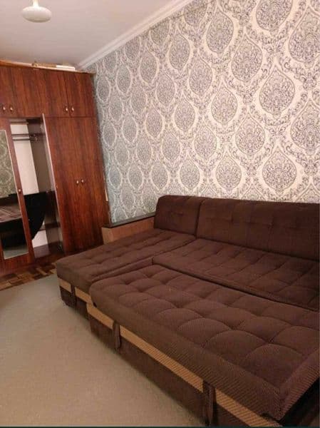 Чилонзор  тумани 10 квартил  1 хона 4 етажкали 4 етажда жойл