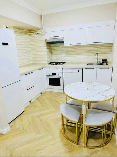 Срочно<br />
3/2/9<br />
В центре города<br />
Рядом все ест