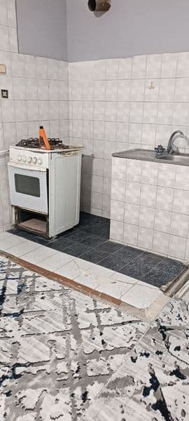 400 $ Algartm 30 kv 4 qavat uyni 1 qavati 3 xona oilaga qoʻy