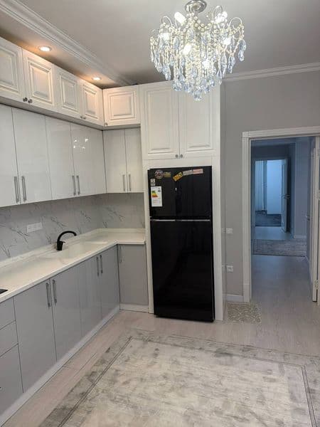 Срочно сдается 3х комнатная квартира с евро ремонтом <br />
