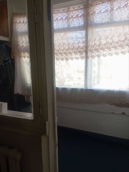 Mirobod tumani Oybek metro bekati toʻgʻrisida joylashgan 2 x