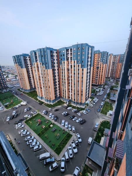 Sergili Yangi Darxonda 2 xonali yangi kvartira sheriklikga q