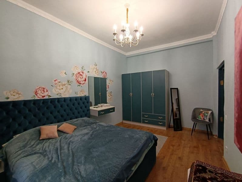 Сдается высокопотолочная квартира с авторским-ремонтом.<br /