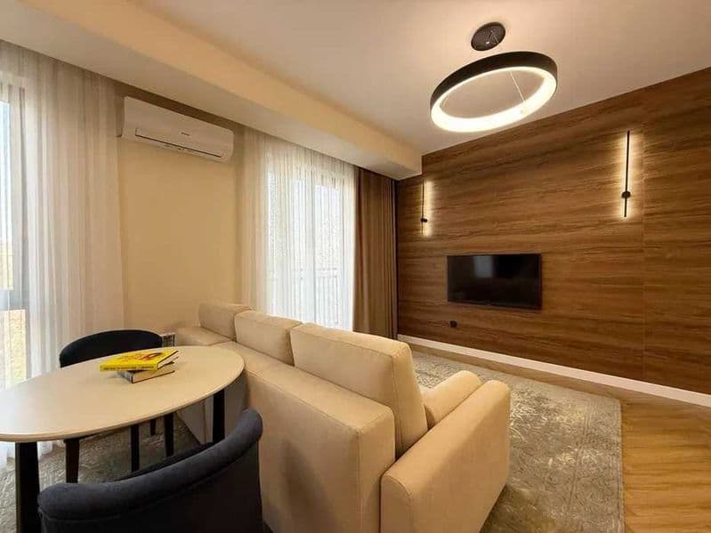 Район: Яшнабадский<br />
Ориентир: Ц-1<br />
<br />
Комнат: 