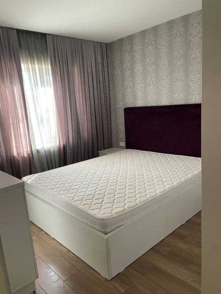 2 комнатную квартиру на 9 этаже,<br />
В квартире есть все н