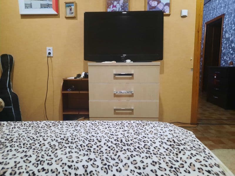 Сдается большая комната в аренду в 4-комнатной квартире для 