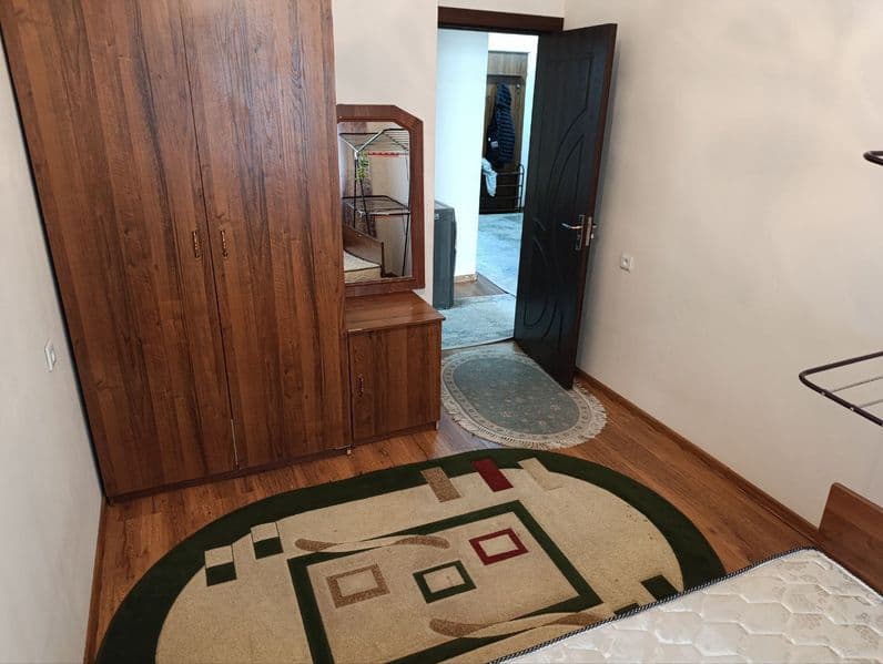 Ijaraga 3xonali uy beriladi xamma sharoyiti hor.     9983375