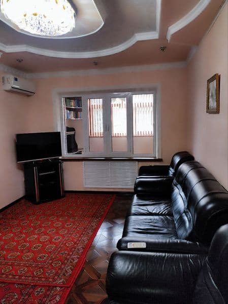 Метро БИЙ Чуст кучаси<br />
(мулжал: гул сотувчилар, дорихон