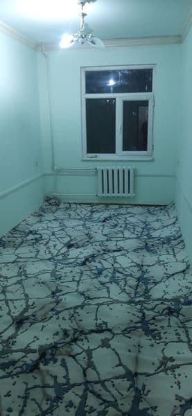 Фарход бозорини ропарасида жойлашган<br />
3хона 3 етажжда 4