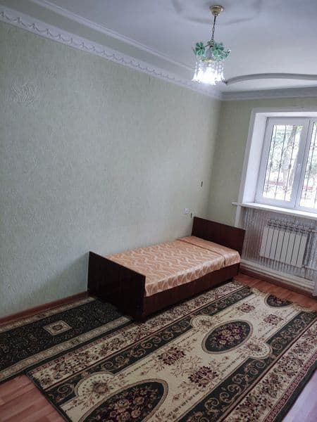 • 1 болага жой бор<br />
Маклер йук .<br />
 Без хозяин. <br