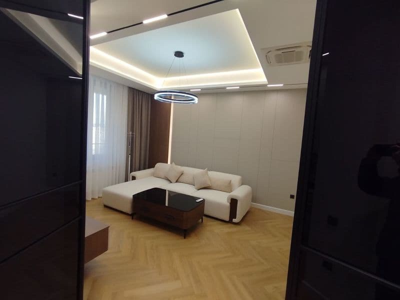 2 х комнатная квартира 58 м2 после ремонта с мебелью и техни