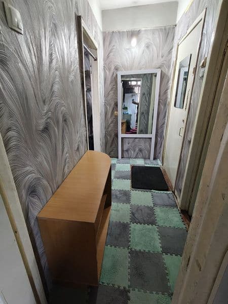 Кирпичный дом, с двух сторон окна, 2-я линия. Рядом с Ипак Й — фото 3