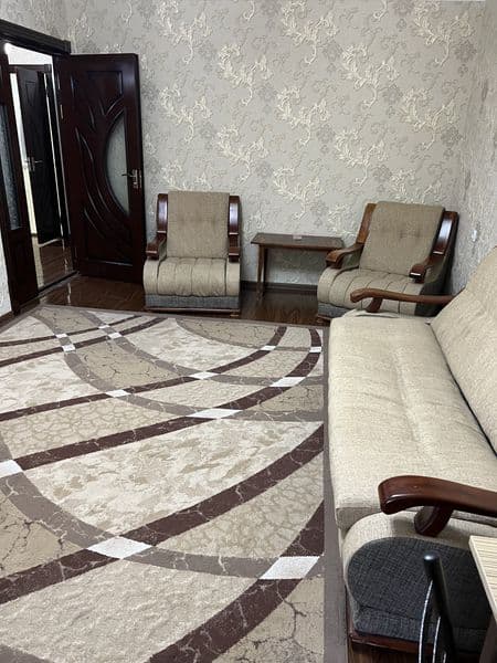 На  Ц-1 кирпичный дом. Сдается в аренду на долгий срок семья