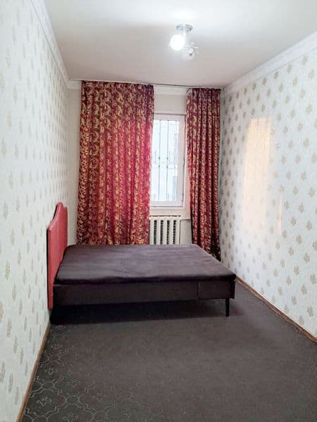 2хона 4 етажда 4 етажли дом. <br />
Хамма шарроитлари бор. <