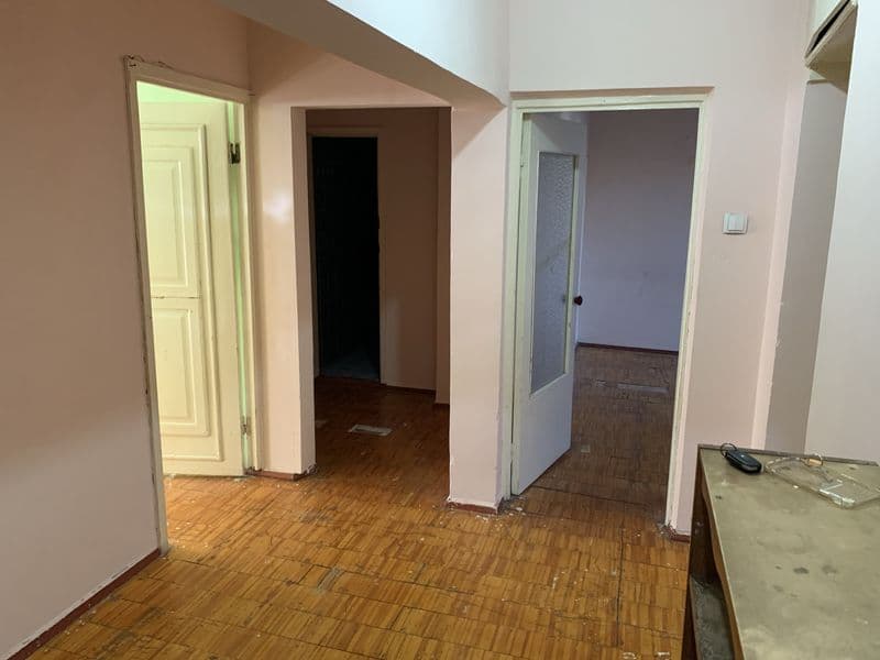 Yunsabod 4 universam kurugi aftasalon yoni 1 etaj 3 hona 4 q