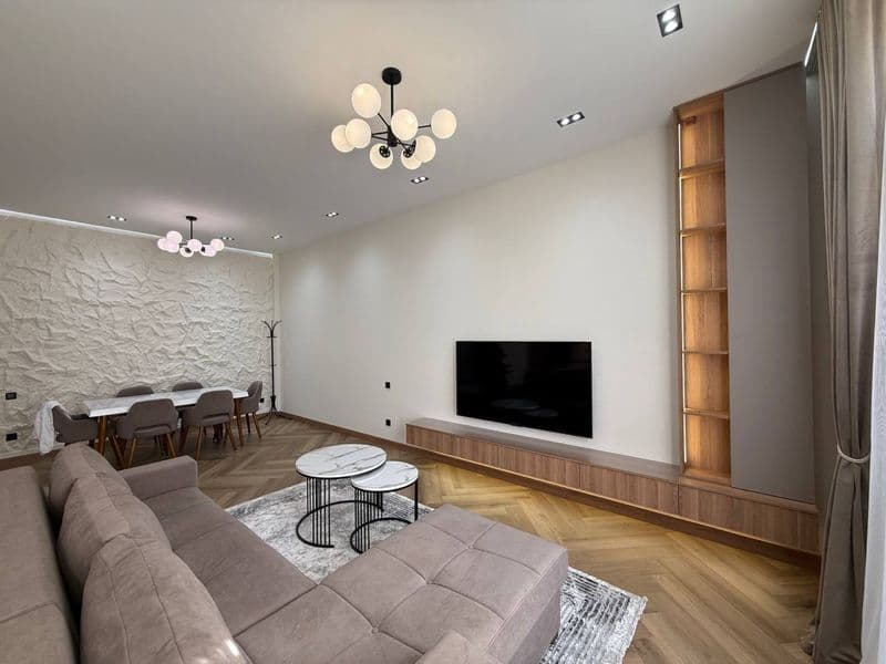 Аренда<br />
2 комнатная квартира <br />
В центре города <br