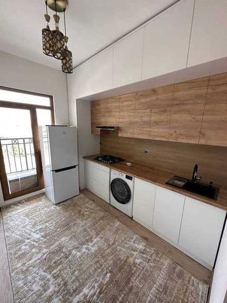 Сдается 2х комнатная переделанная в 3х на Юнусабад-12<br />
