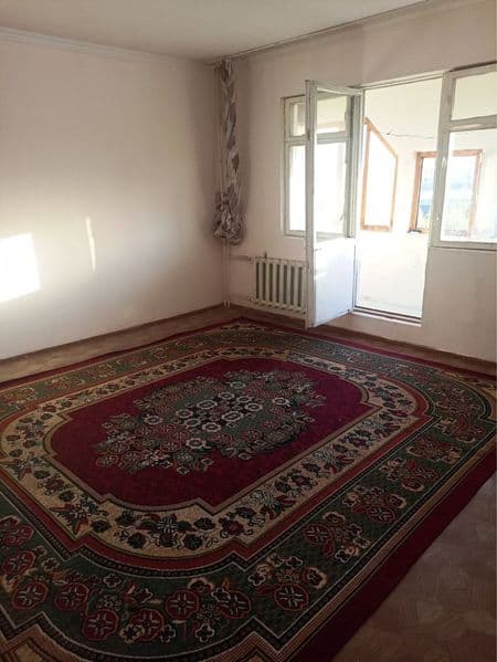 Сдаю 1 комнота 4 этаж 9 этажке <br />
с техникой <br />
фото