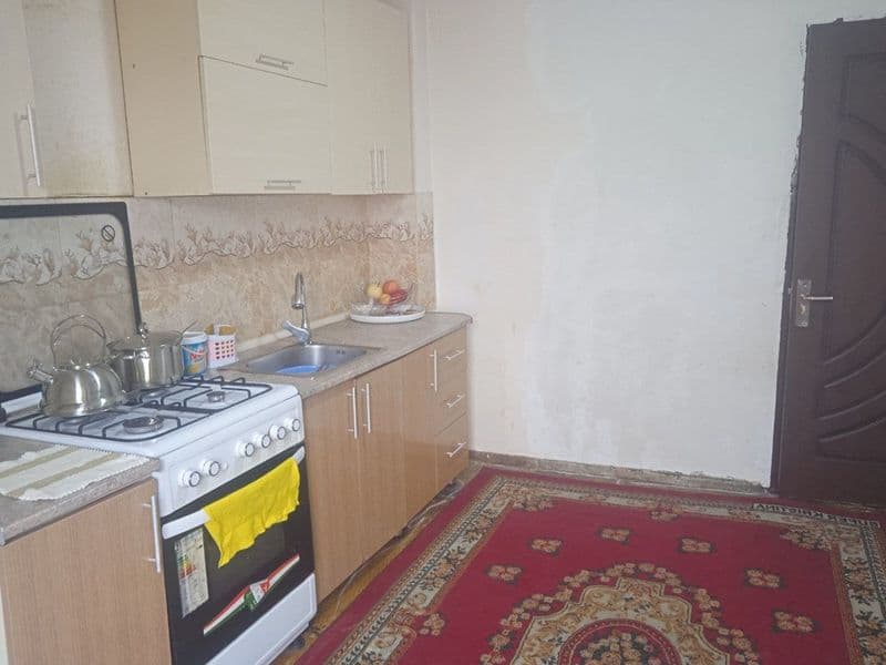 3 ta student qiz olinadi sheriklikga, xonalar soni 2 ta 700 