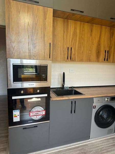 Beruni metro 1 km    3xona 500 oilaga srochni topshiriladi  