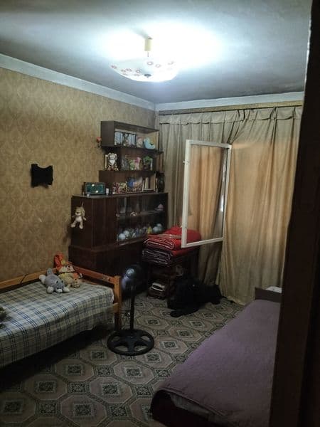 Срочно! 1 большая комната меблированная, туалет,ванна,кухня,