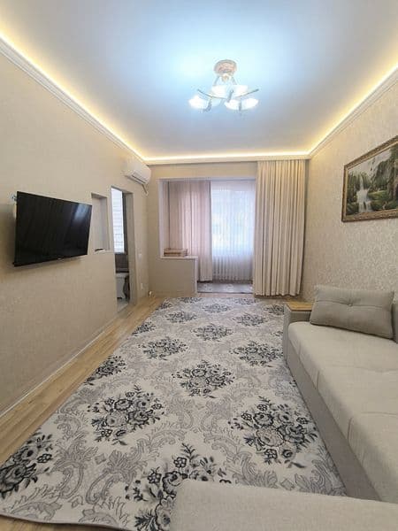 Чиланзар 8<br />
Ориентир ЗАГС<br />
1комнатная/3этаж /4<br 