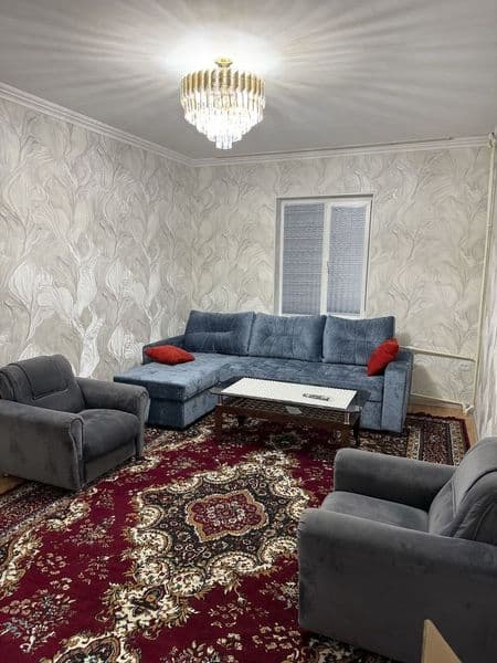 Рядом есть: Рестораны, кафе, Детский сад, Стоянка, Остановки