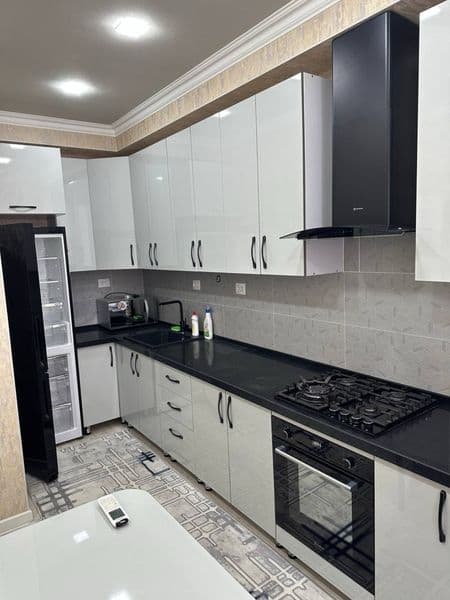 Сдаётся 3-комнатная квартира с ремонтом<br />
Квартира наход